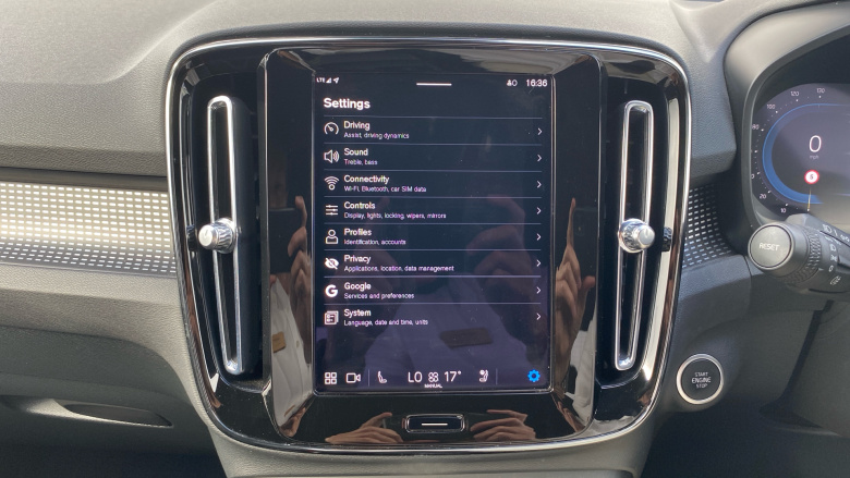 Volvo XC40 2.0 B4P Plus Dark 5dr Auto Petrol Estate